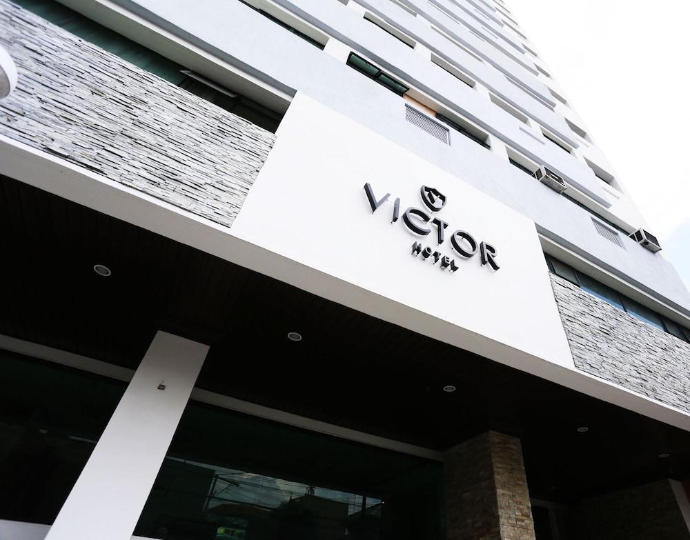 The Victor Hotel Makati City Esterno foto