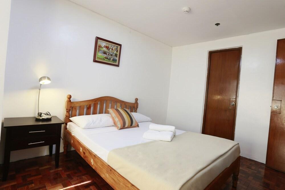 The Victor Hotel Makati City Esterno foto