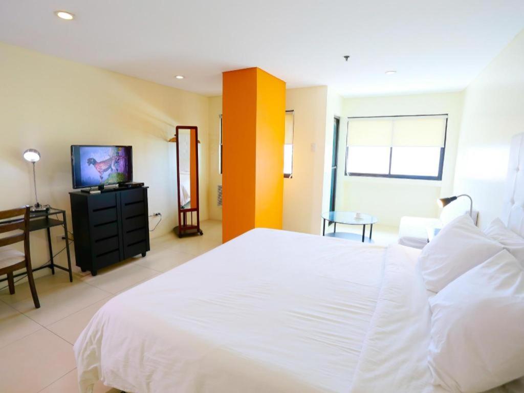 The Victor Hotel Makati City Esterno foto