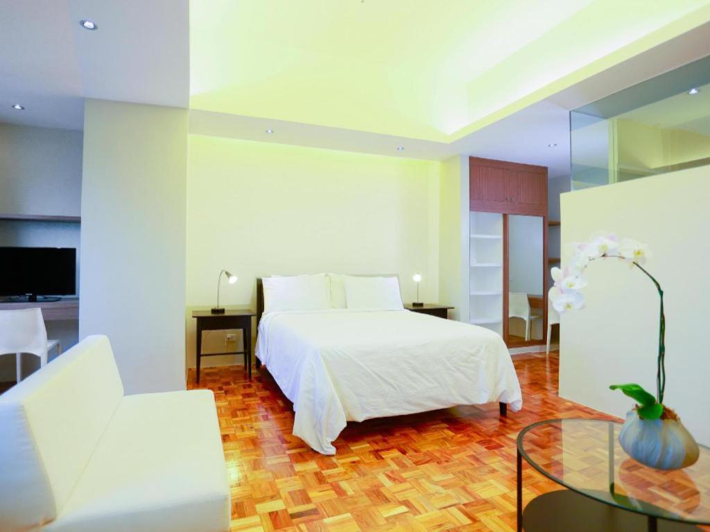 The Victor Hotel Makati City Esterno foto