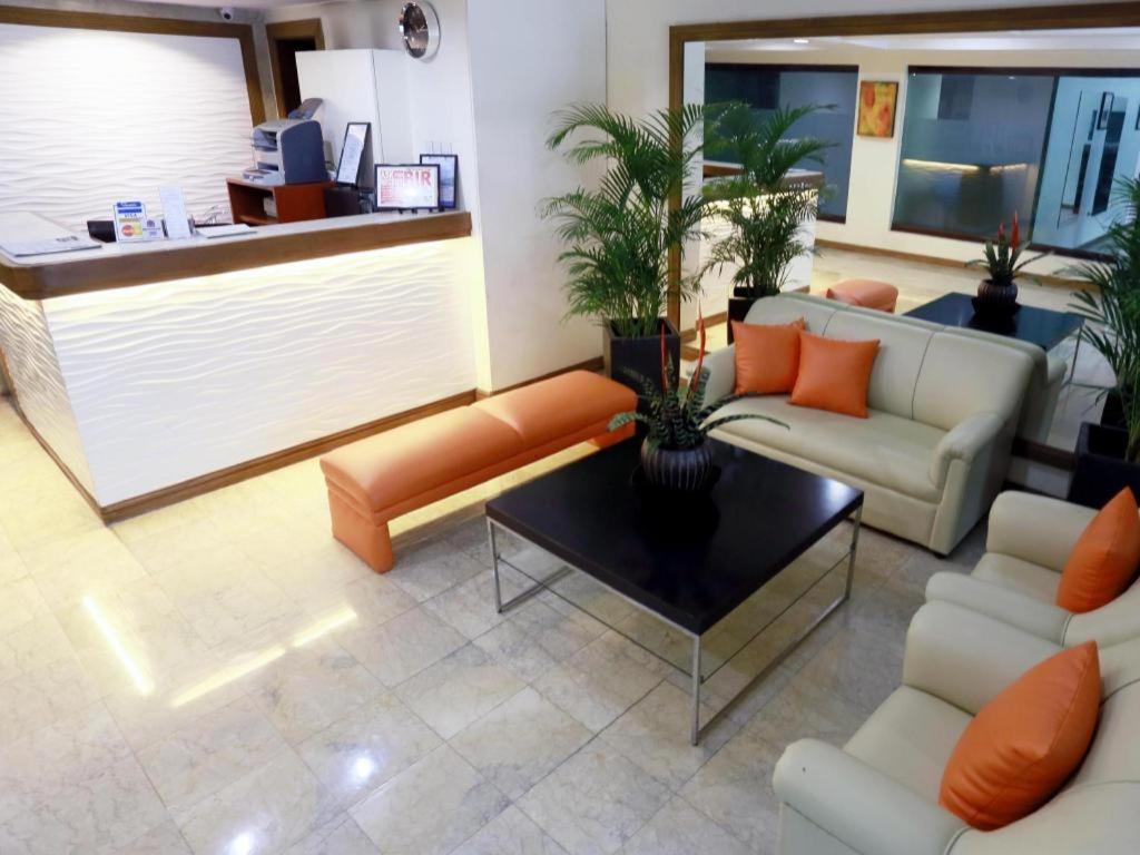 The Victor Hotel Makati City Esterno foto