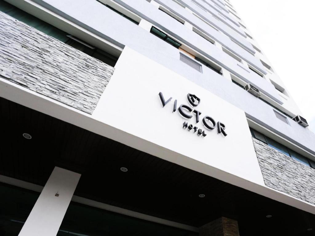 The Victor Hotel Makati City Esterno foto