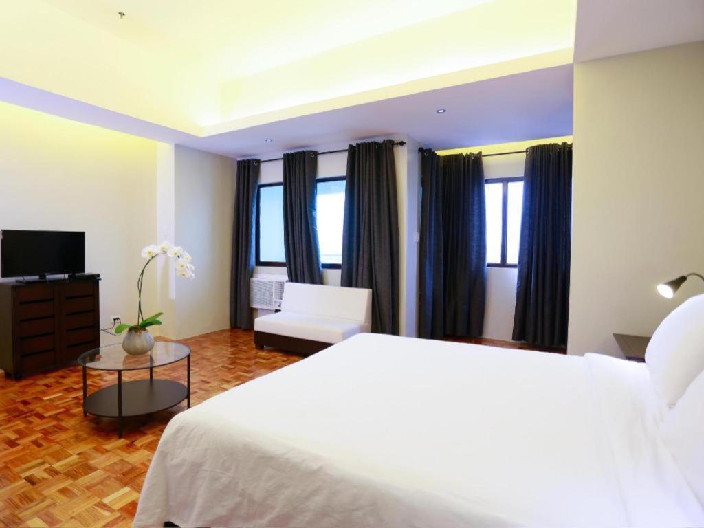 The Victor Hotel Makati City Esterno foto